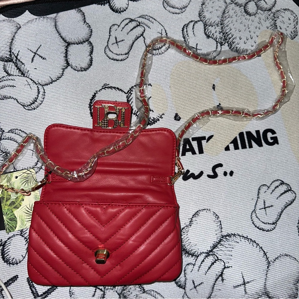 BADGLEY MISCHKA Red Simple Phone Crossbody w/ Letter Lock In Front Quilted NWT - Picture 13 of 16